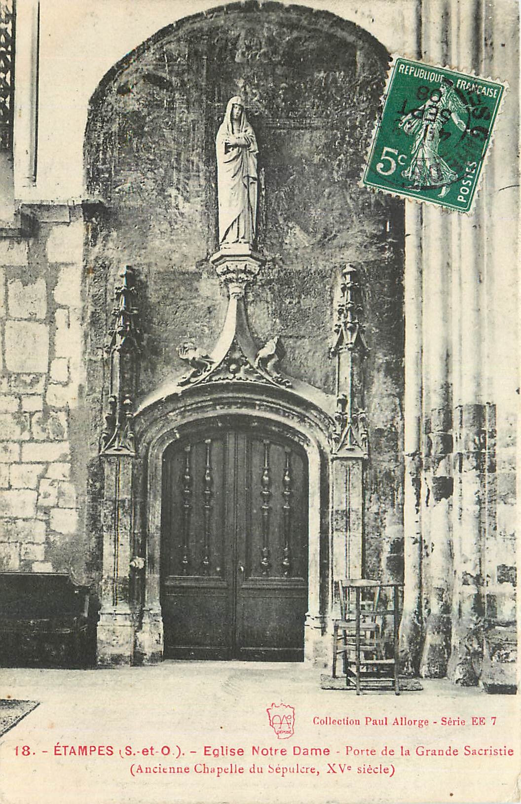 CPA Etampes S et o Eglise Notre Dame Porte de la Grande Sacristie Ancienne Chapelle du Sepulcre 
