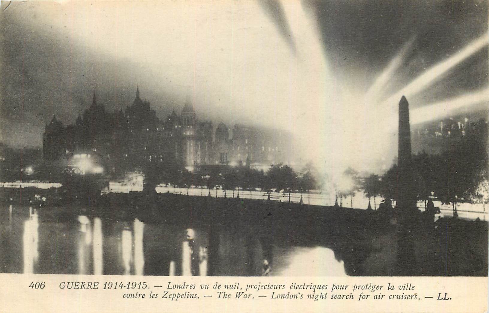 CPA Guerre 1914-1915 Londres vu de nuit projecteurs electriques pour proteger la ville Militaria