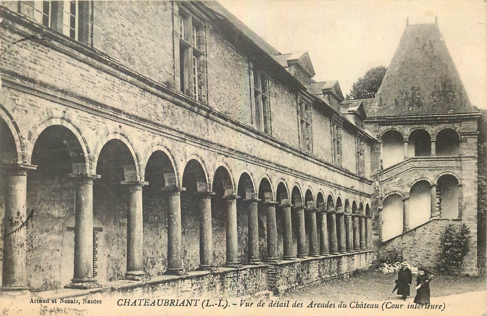 CPA Chateaubriant L I Vue de detail des Arcades du Chateau Cour interieure 