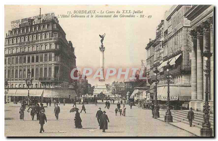 CPA Bordeaux Le Cours du XXX Juillet L'Hotel Gobineau et le Monument des Girondins 