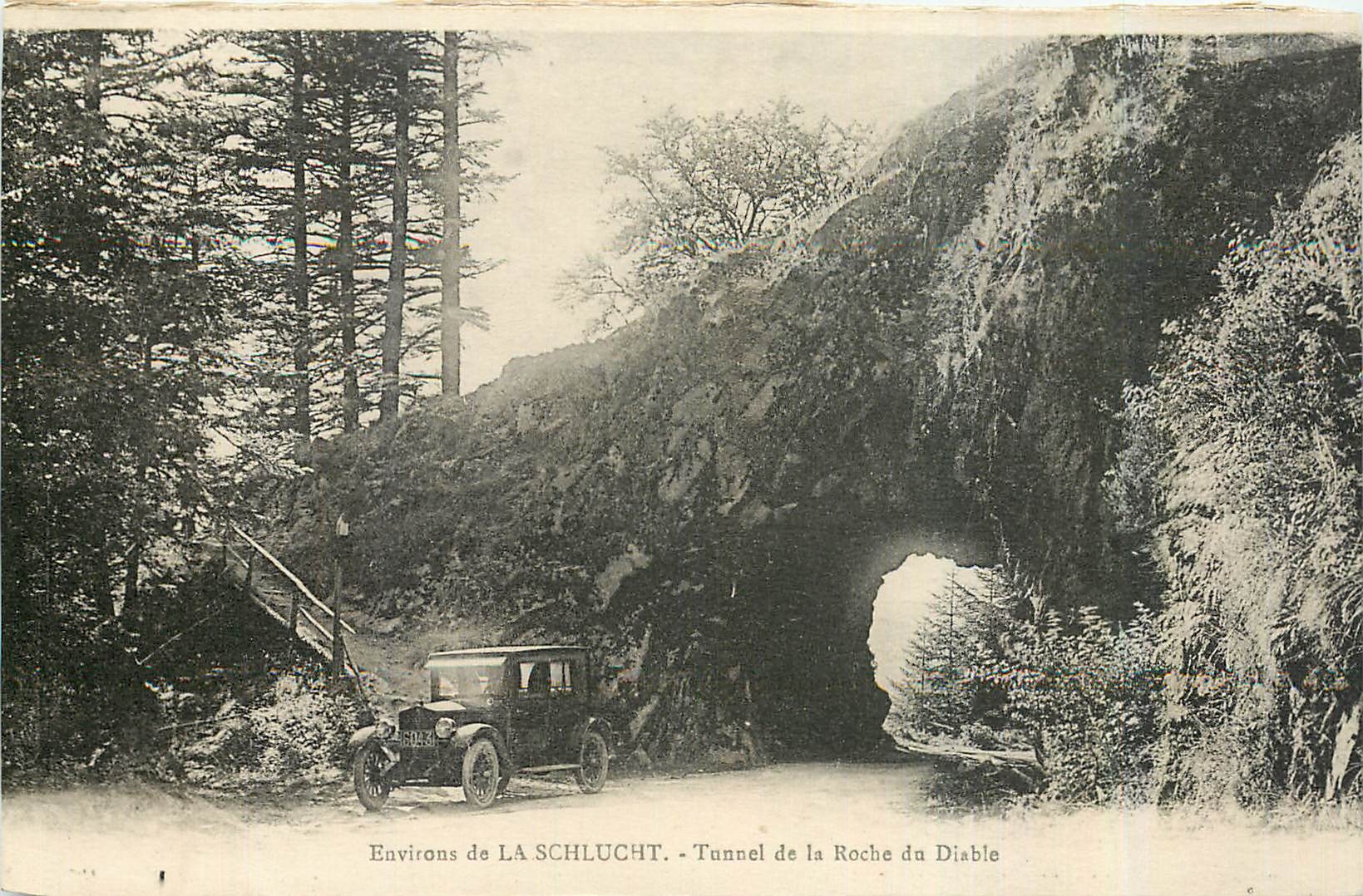 CPA Environs de la Schlucht Tunnel de la Roche du Diable Automobile