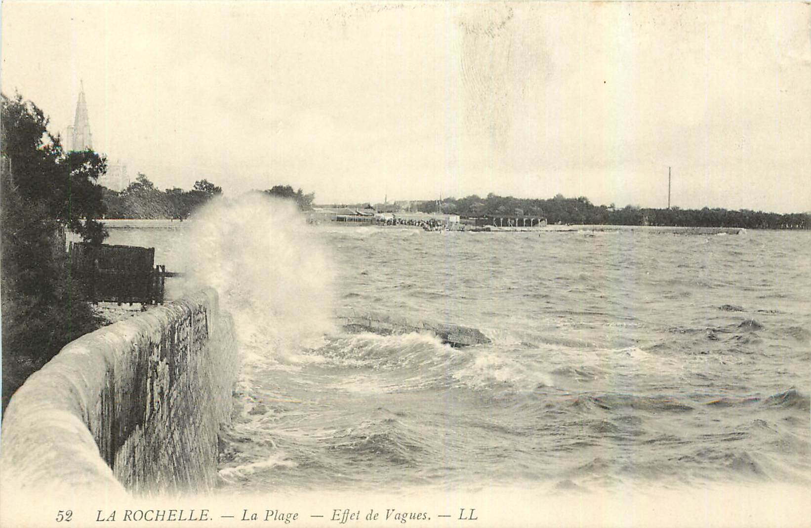 CPA La Rochelle La plage Effet de Vagues 