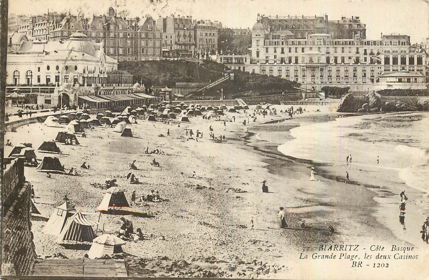 Biarritz - Côte Basque, La Grande Plage, les deux Casinos — BR - 1202