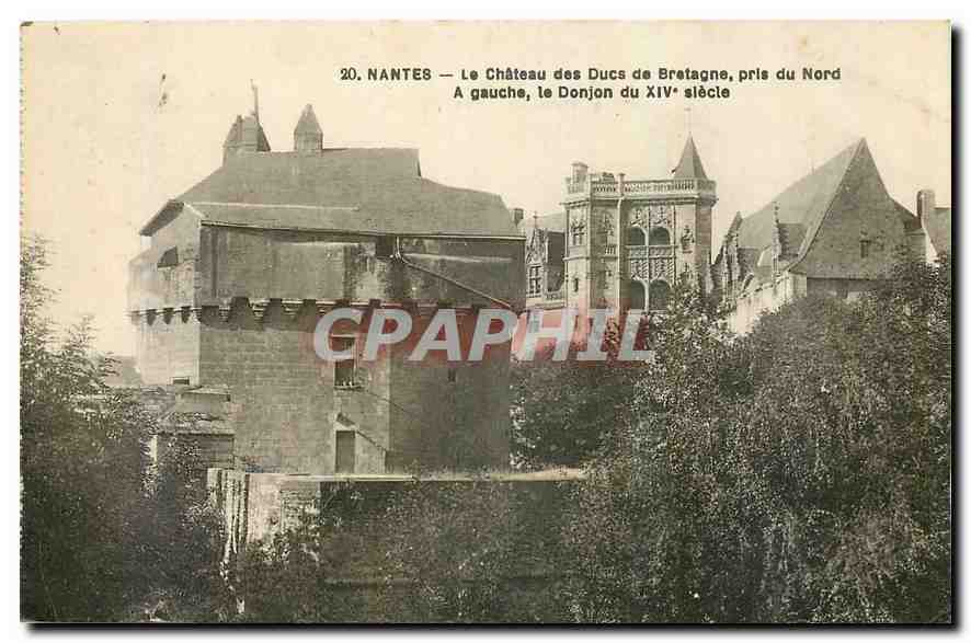 CPA Nantes Le Chateau des Ducs de Bretagne pris du Nord 