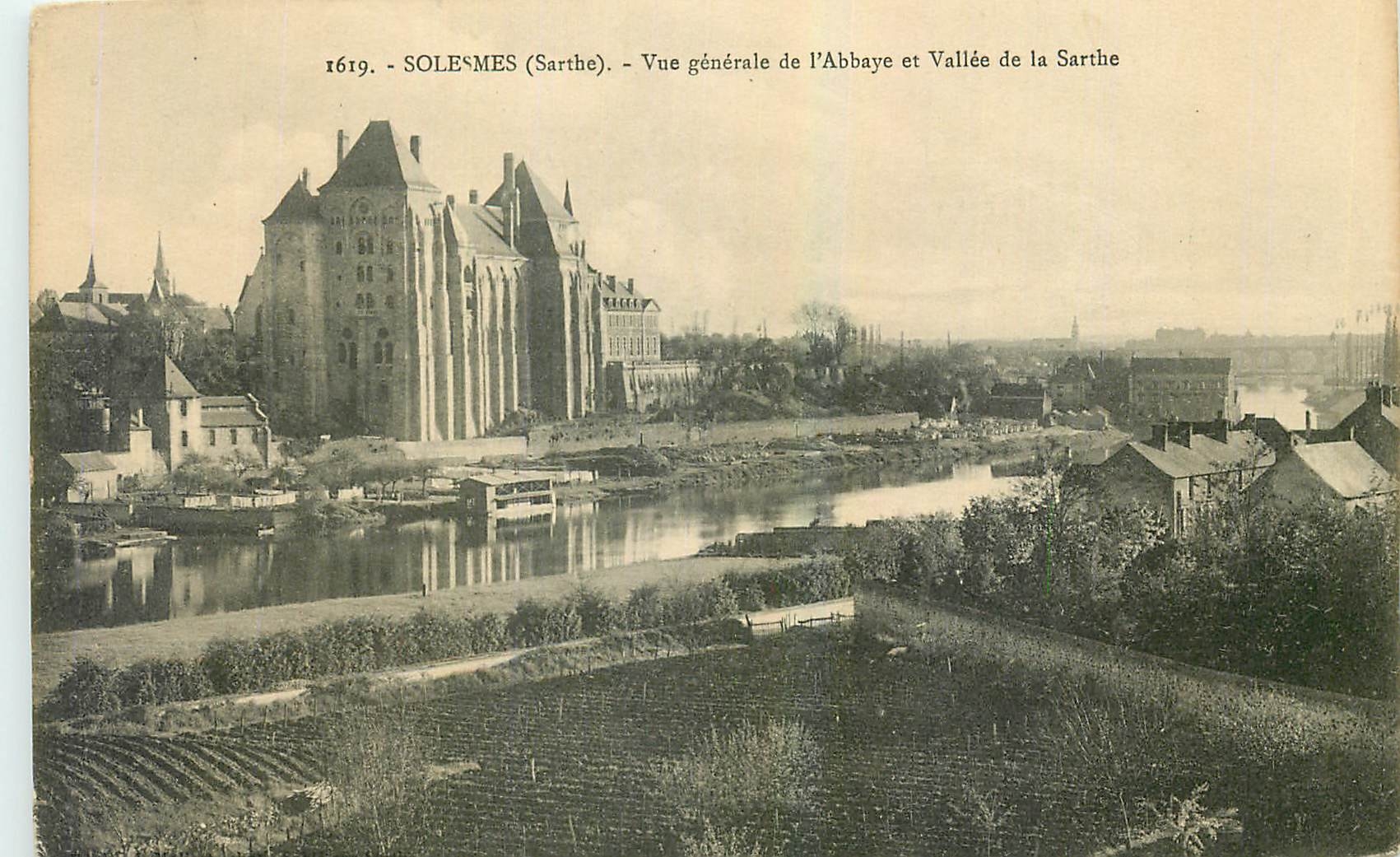 CPA Solesmes Sarthe Vue generale de l'Abbaye et Vallee de la sarthe 