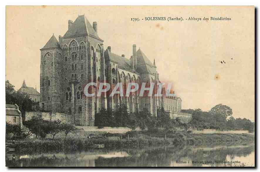CPA Solesmes Sarthe Abbaye des Benedictins de Solesmes Sarthe Les Celebres Sculptures Jesus au milie
