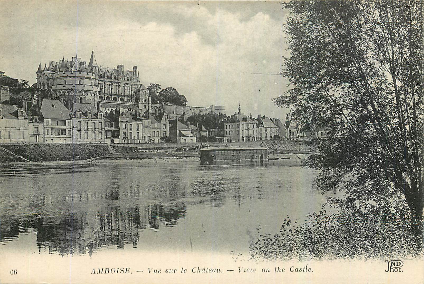 CPA Amboise Vue sur le Chateau 