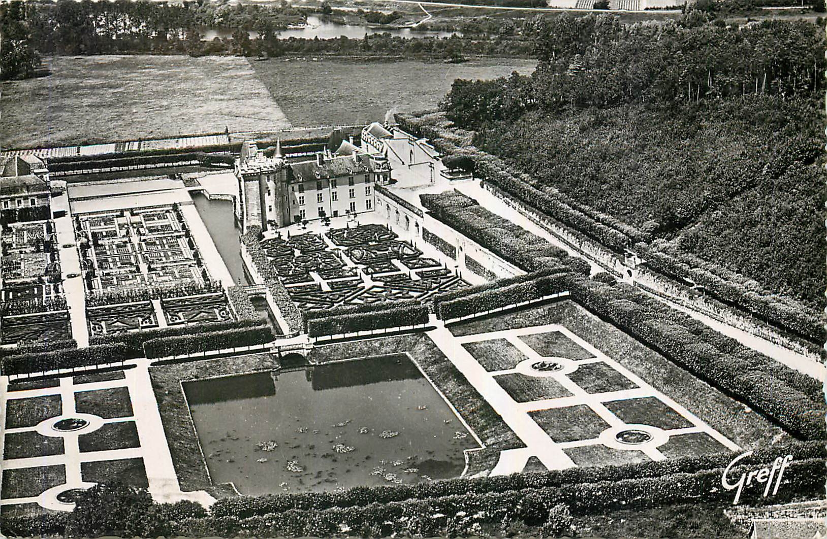 CPM En Touraine Villandry Le Chateau et les jardins vue generale 