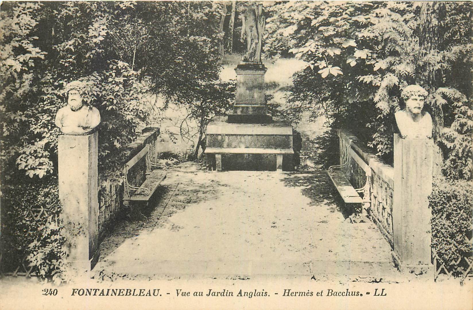 Fontainebleau - Vue au Jardin Anglais - Hermès et Bacchus - LL