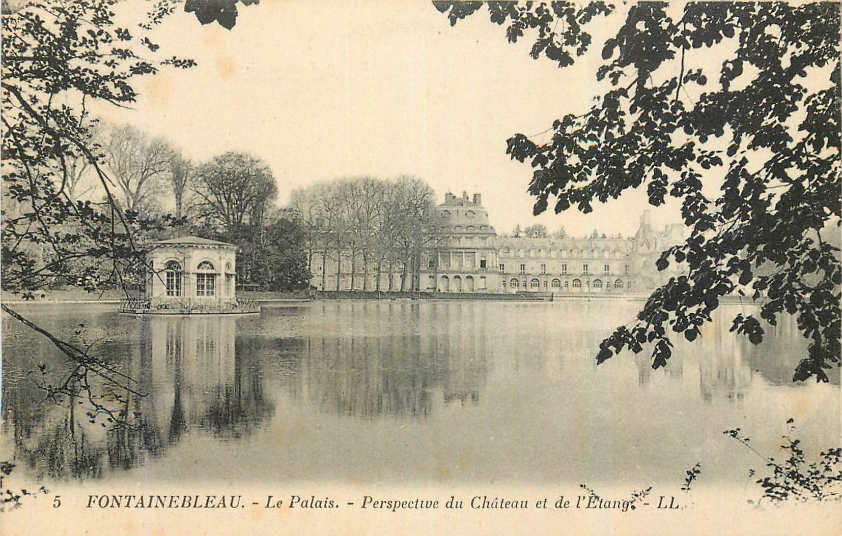Fontainebleau - Le Palais - Perspective du Château et de l'Etang - LL
