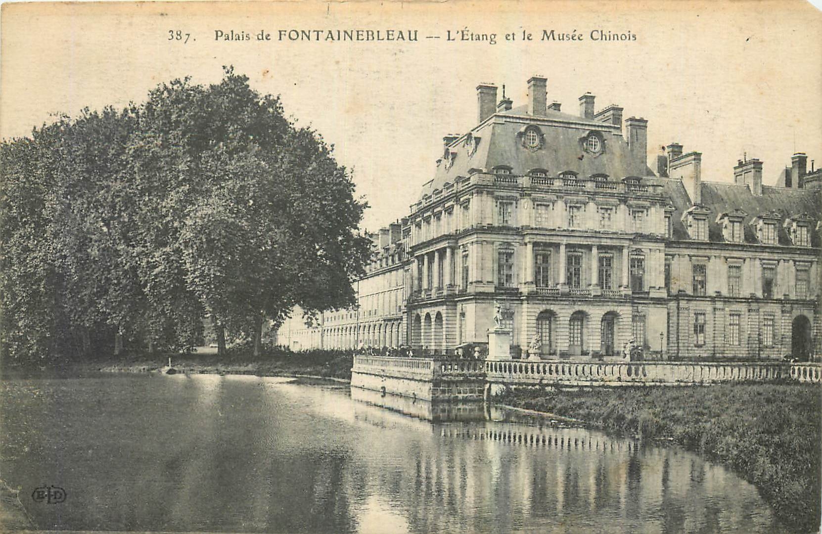 Palais de FONTAINEBLEAU — L'Étang et le Musée Chinois — Éditeur EID, n° 387