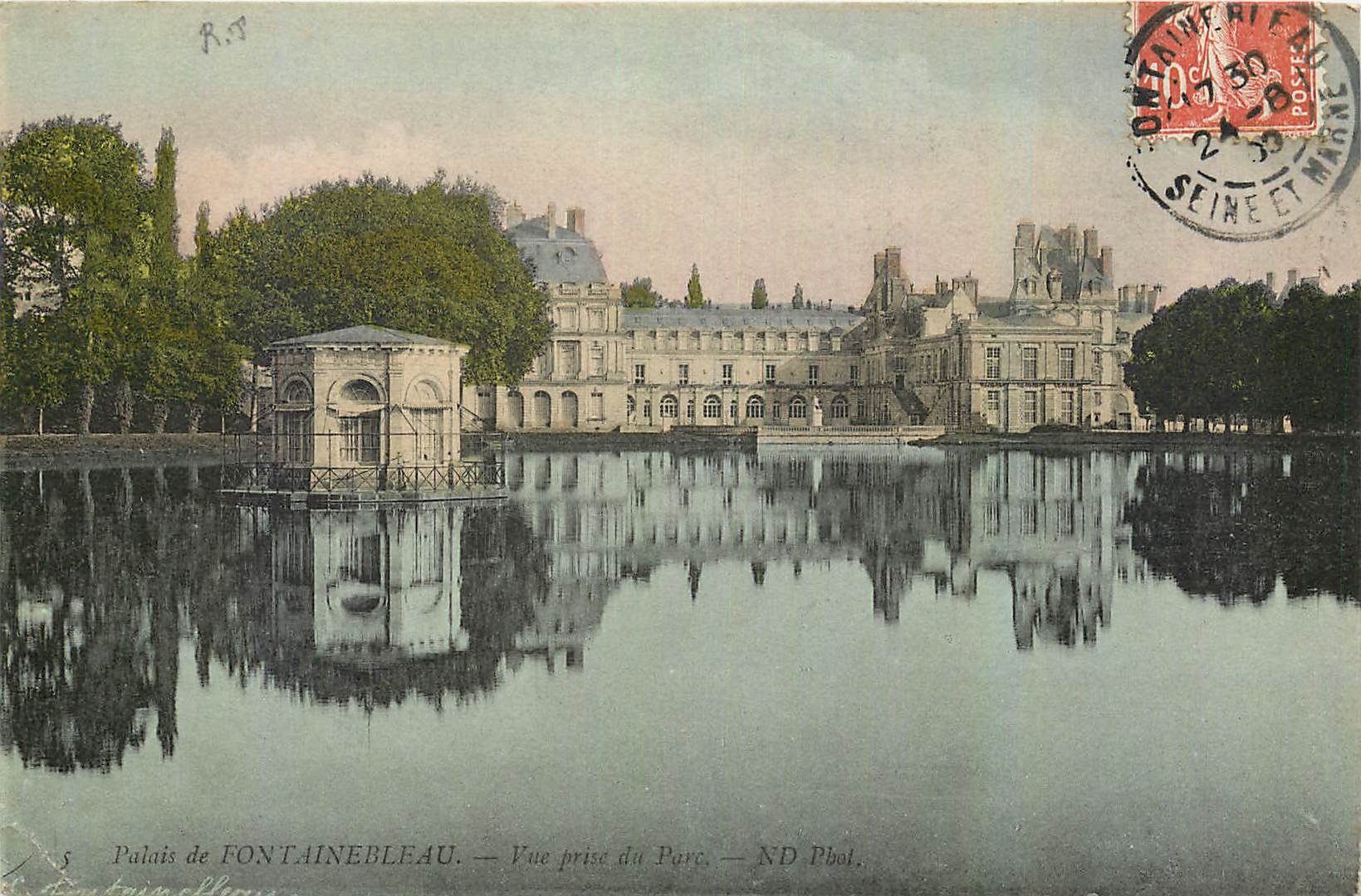 Palais de FONTAINEBLEAU — Vue prise du Parc — ND Pbot.