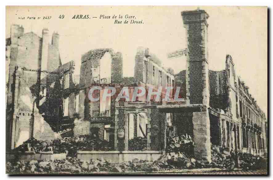 CPA Arras Place de la Gare Rue de Douai Militaria
