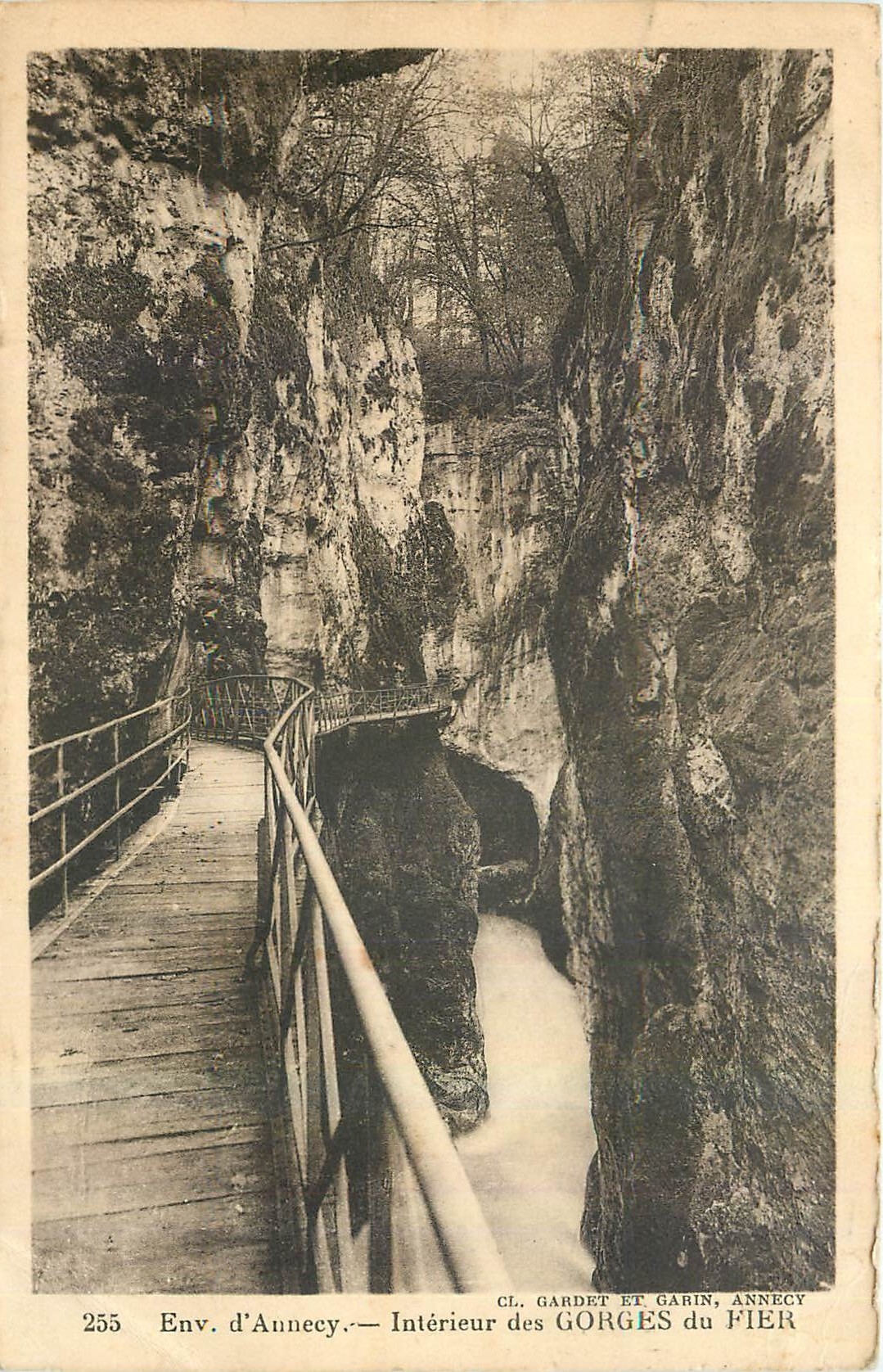CPA Env d'Annecy Interieur des Gorges du Fier 