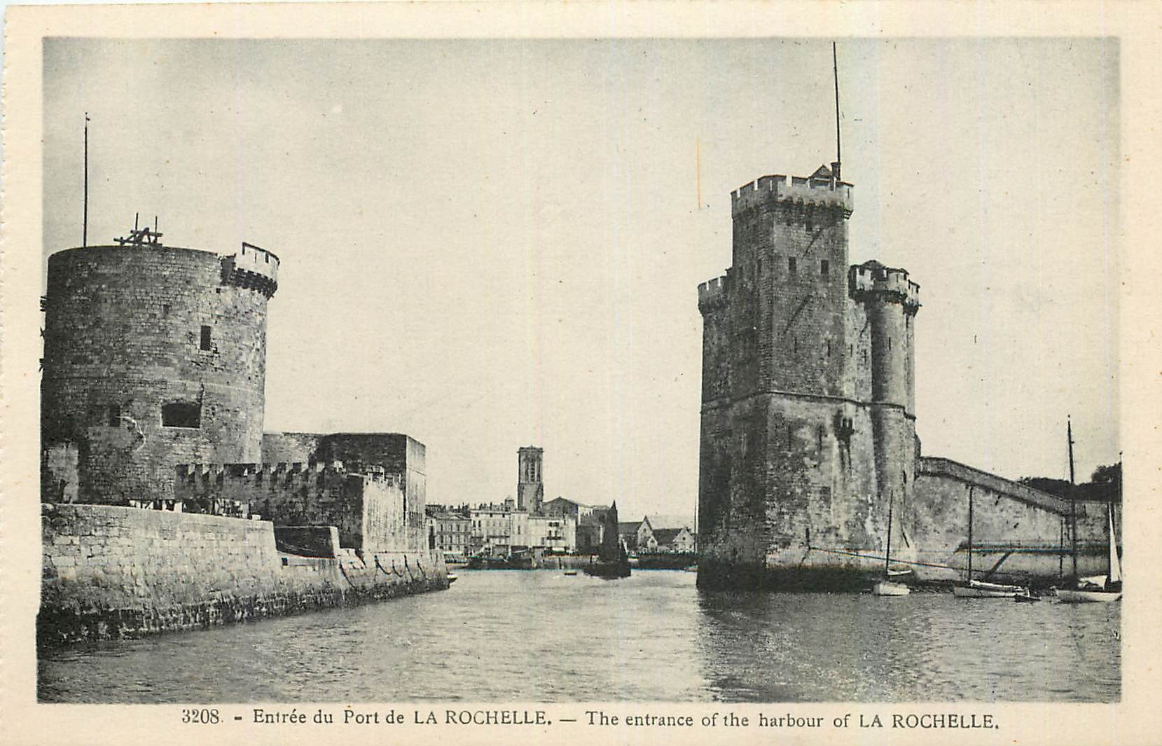 CPA Entree de Port de la Rochelle 