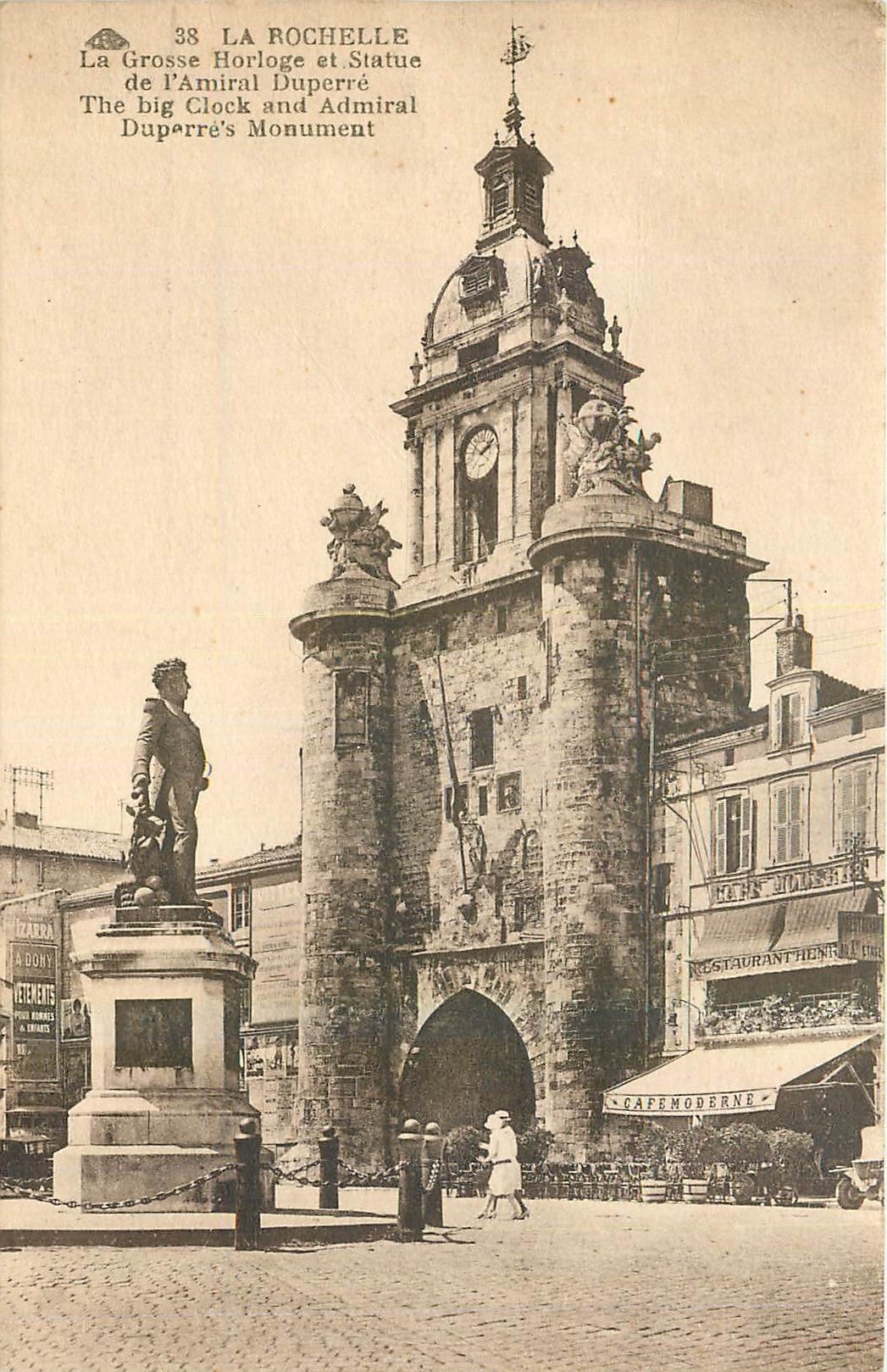 CPA La Rochelle La Grosse Horloge et Statue de l'Amiral 