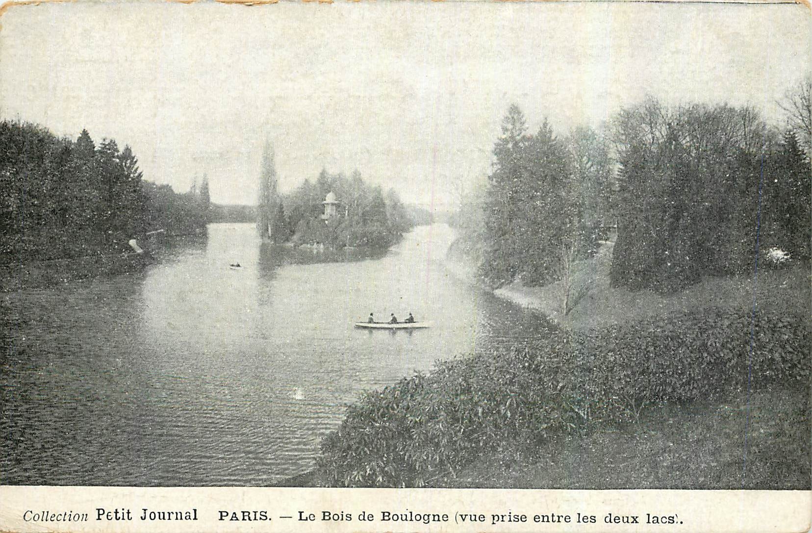 CPA Paris Le Bois de Boulogne Vue prise entre les lacs 