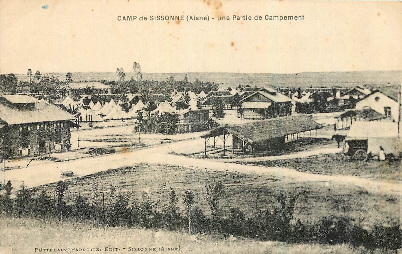 CPA Camp de Sissonne Aisne Une Partie de Campement Militaria