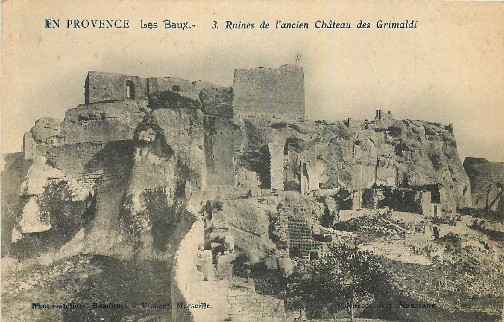 CPA Provence Les Baux Ruines de l'ancien Chateau des Grimaldi 