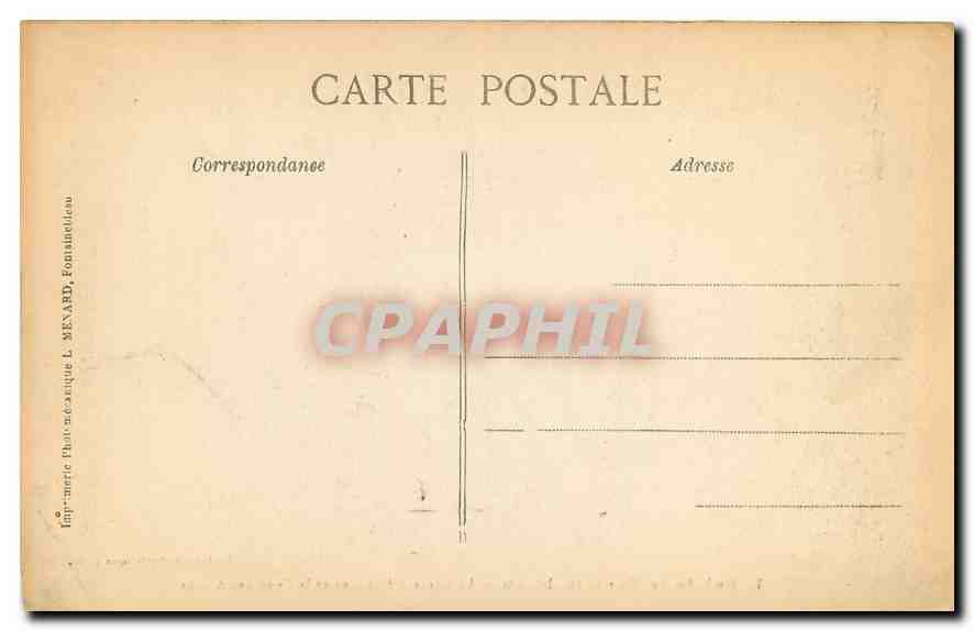Palais de Fontainebleau — La Grille d'Honneur et la Cour des Adieux — Collection Artistique L. M. — Reverso