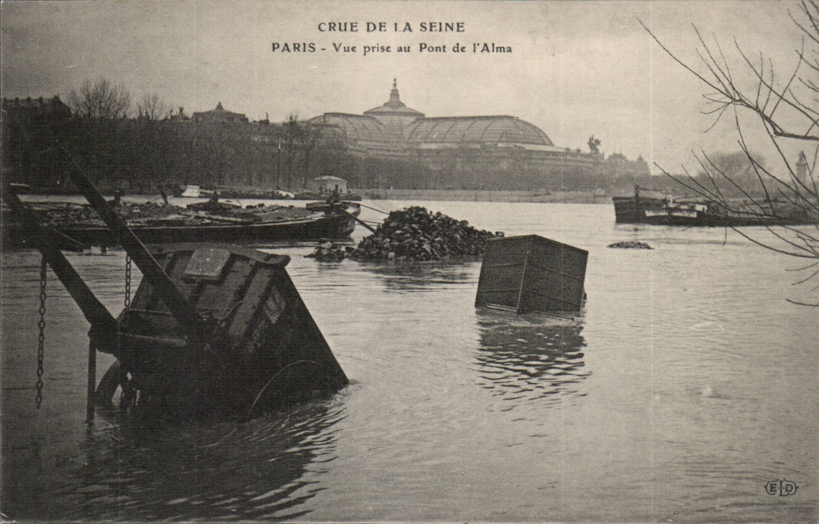 CPA Crue de la Seine Paris Vue prise de l'Alma