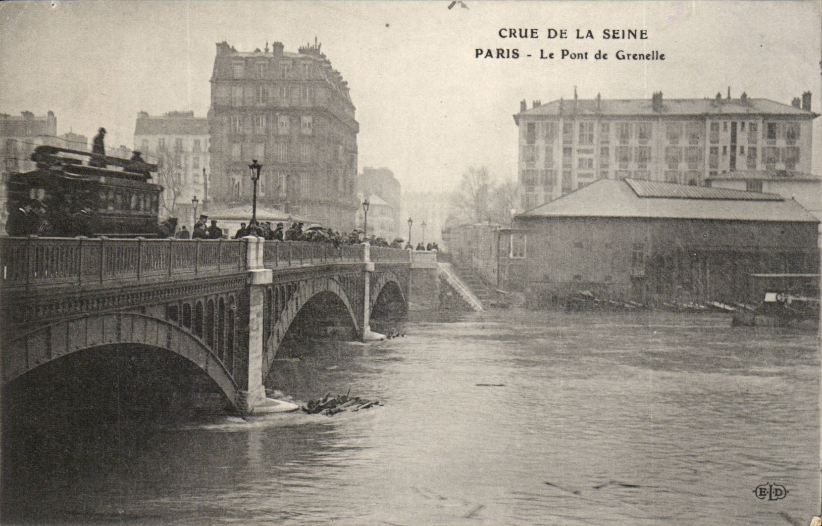 CPA Crue de la Seine Paris inondations de paris Le pont de Grenelle