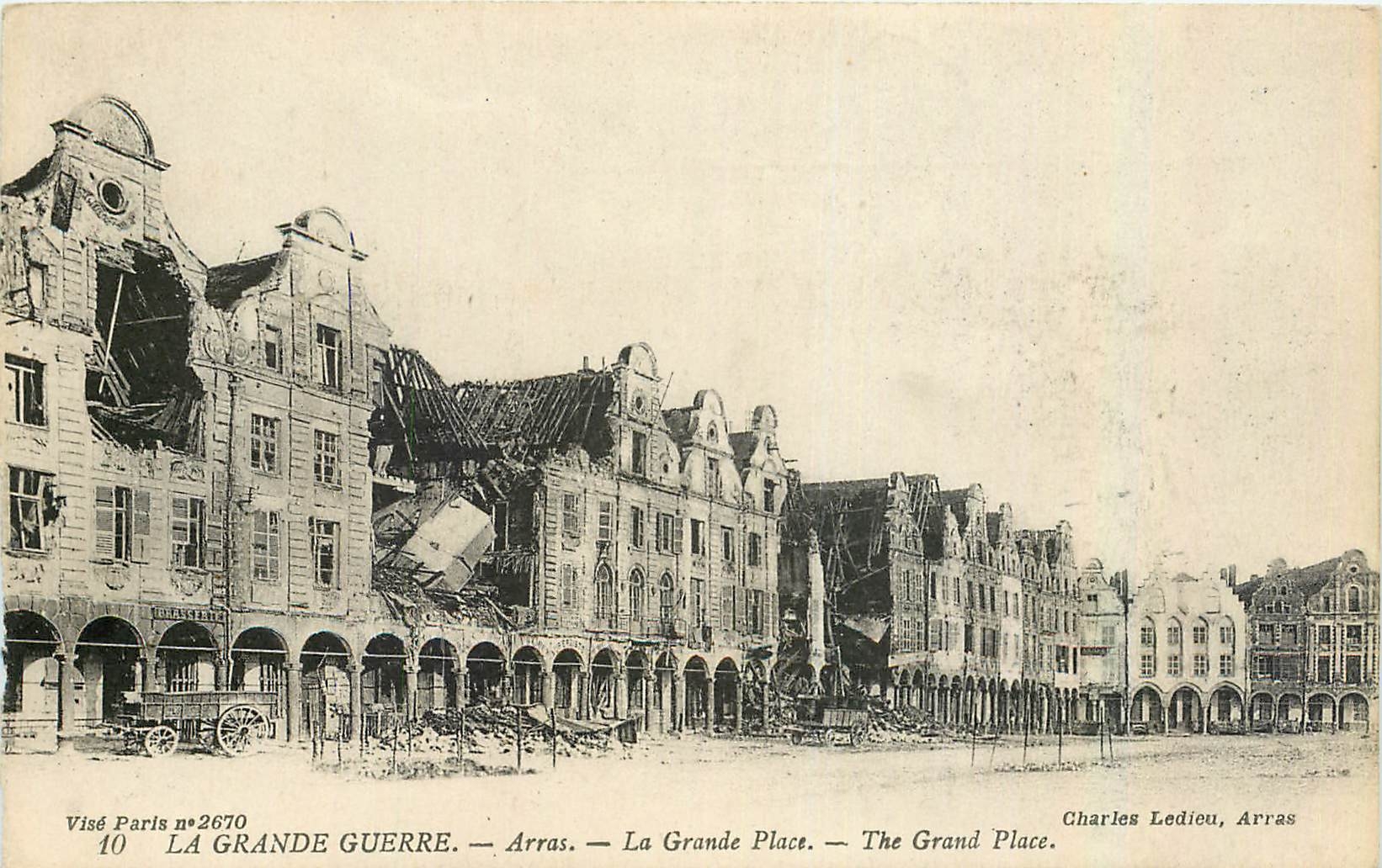 CPA La Grande Guerre Arras La Grande Place 