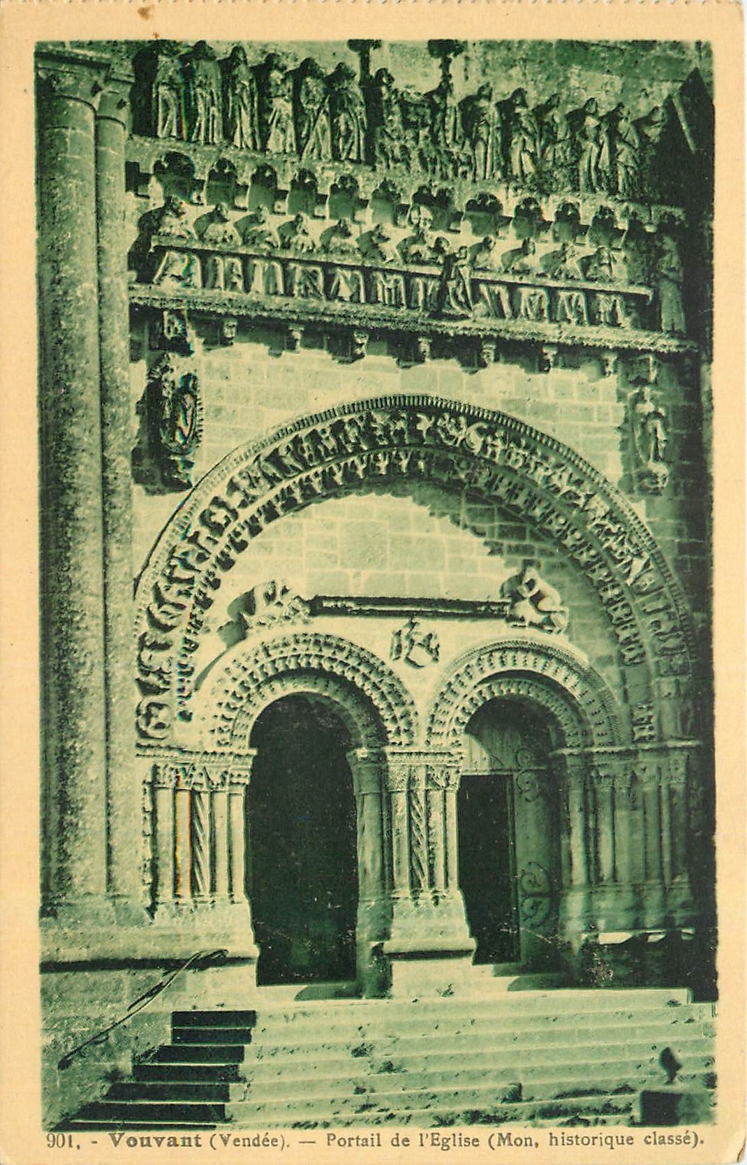 CPA Vouvant Vendee Portail de l'Eglise Mon historique classe 