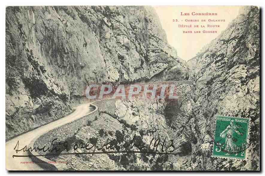 CPA Les Corrieres Gorges de Galamus Defile de la Route dans les Gorges 