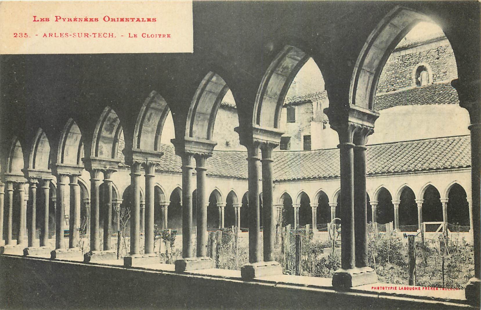 CPA Les Pyrenees Orienyales Arles sur Tech Le Cloitre 