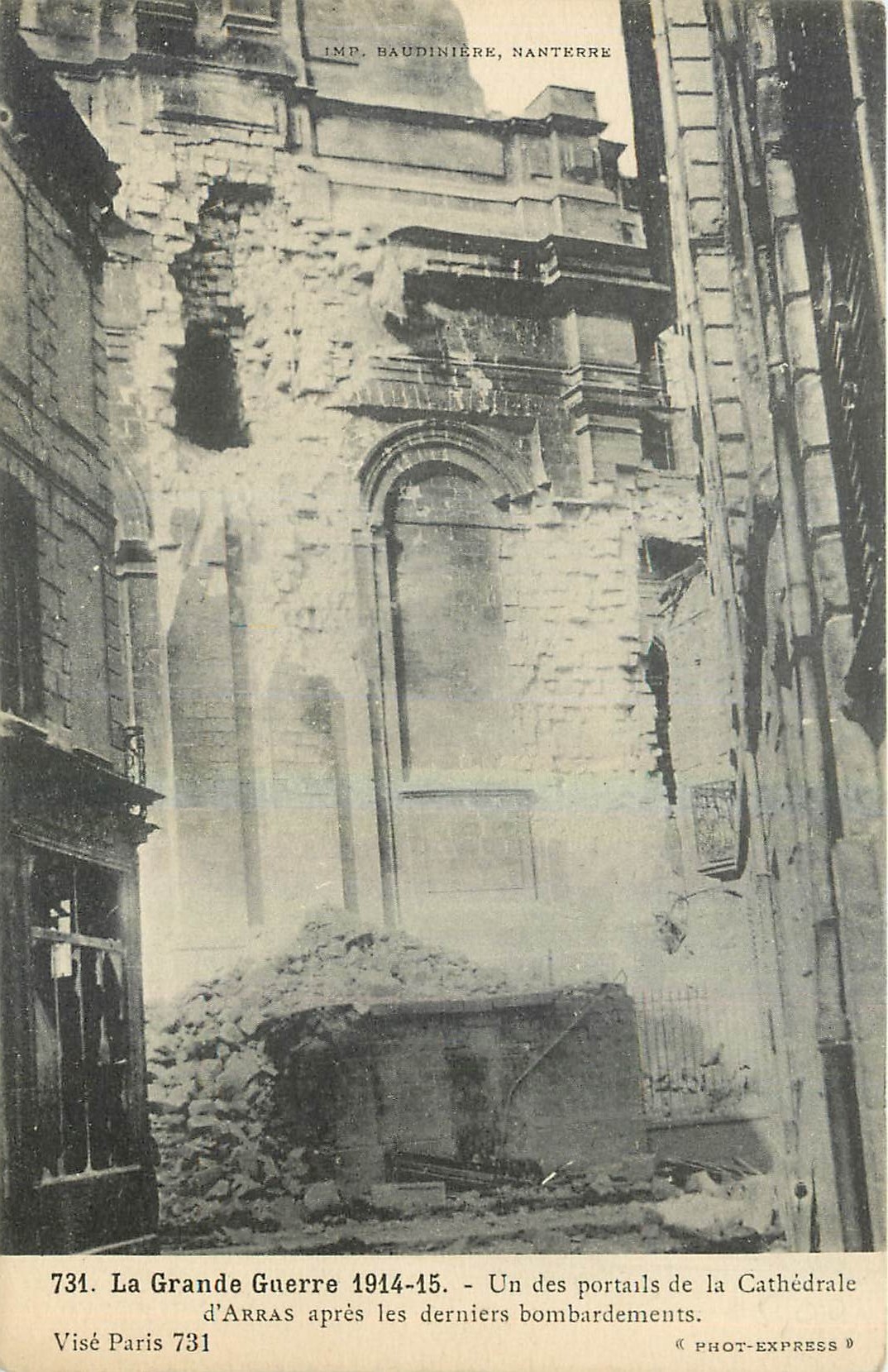 CPA La Grande Guerre 1914-15 Un des Portails de la Cathedrale d'Arras apres les derniers bombardemen