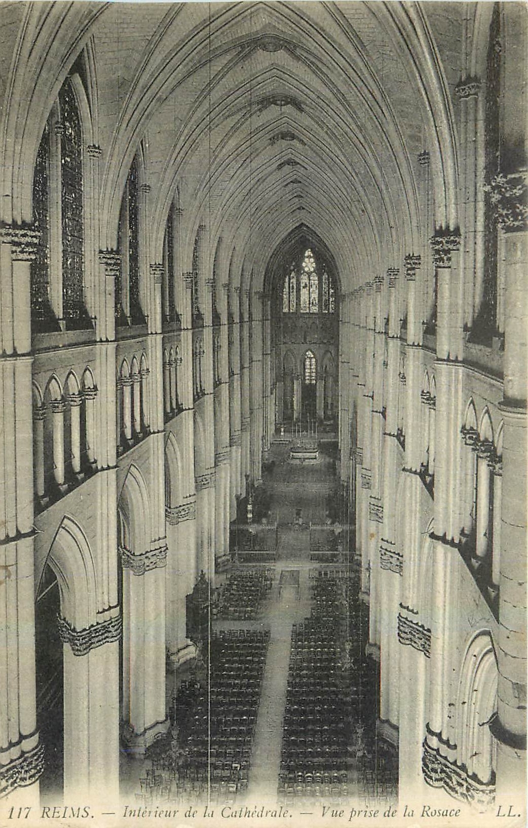 CPA Reims Interieur de la Cathedrale Vue prise de la Rosace 