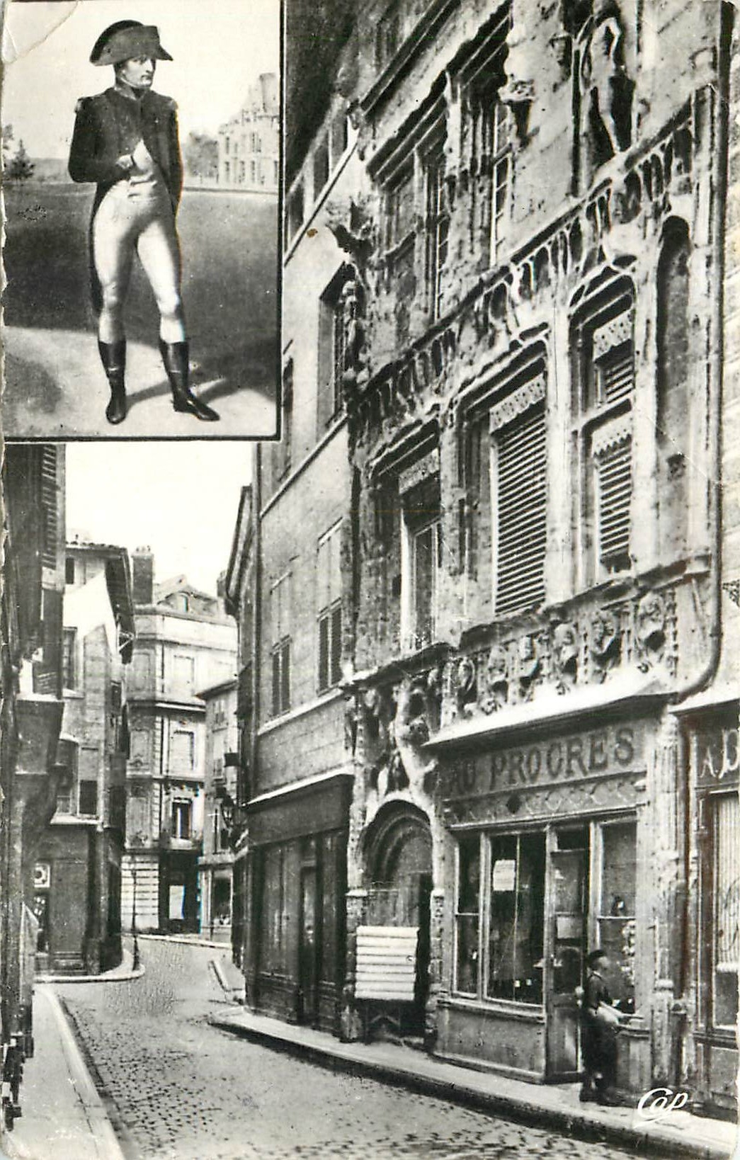 CPA Valence Maison du XVI siecle dite Maison des Tetes Napoleon 1er