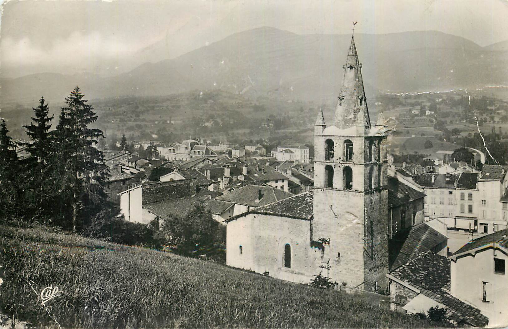 Saint-Jean-en-Royans — Panorama et le vieux clocher — C.A.P. « REAL-PHOTO » (50) — éditeur C.A.P. « REAL-PHOTO »