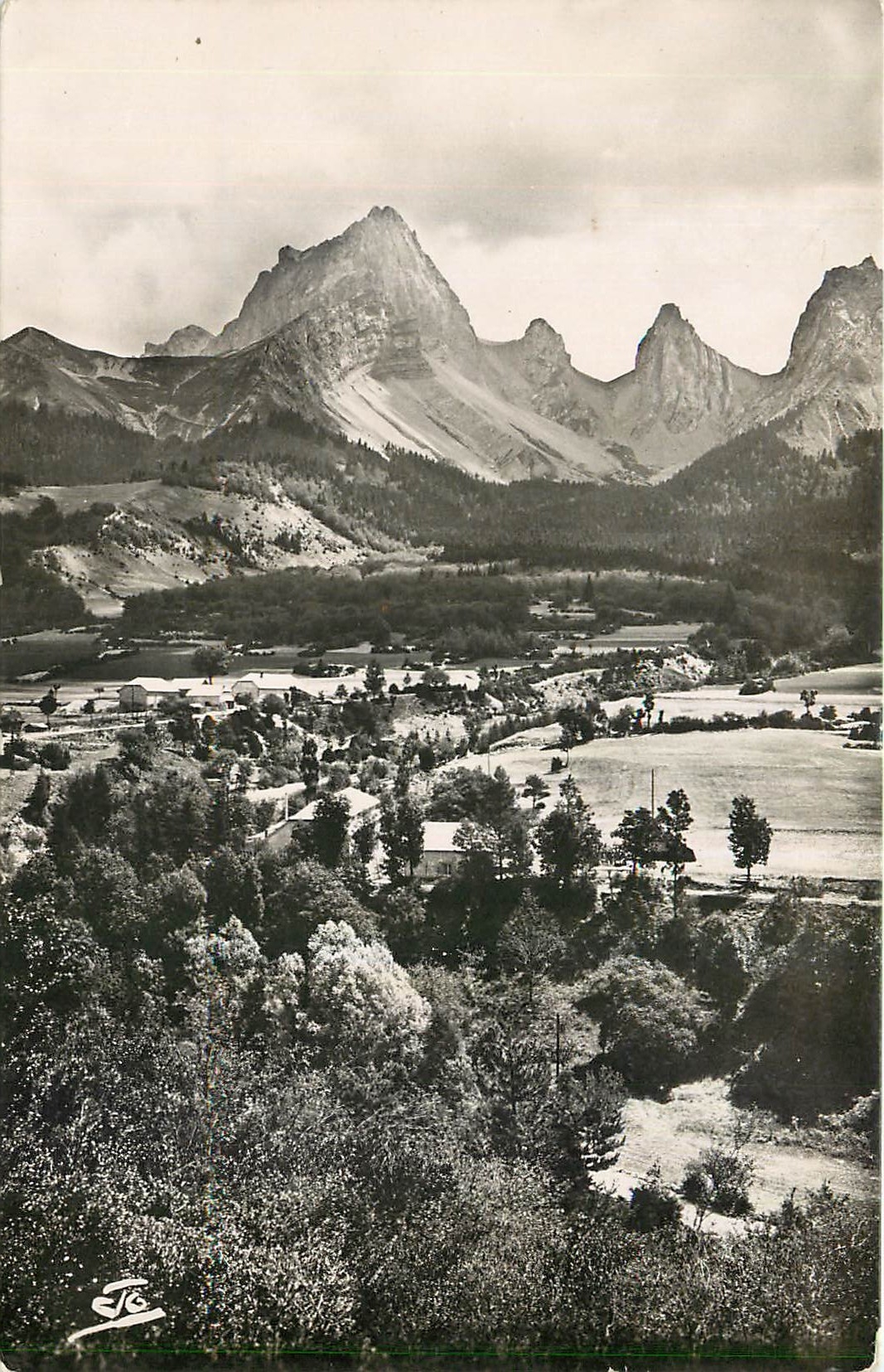 CPM Les Alpes Lus la Croix Haute Les Morlieres La Crete des Aiguilles 