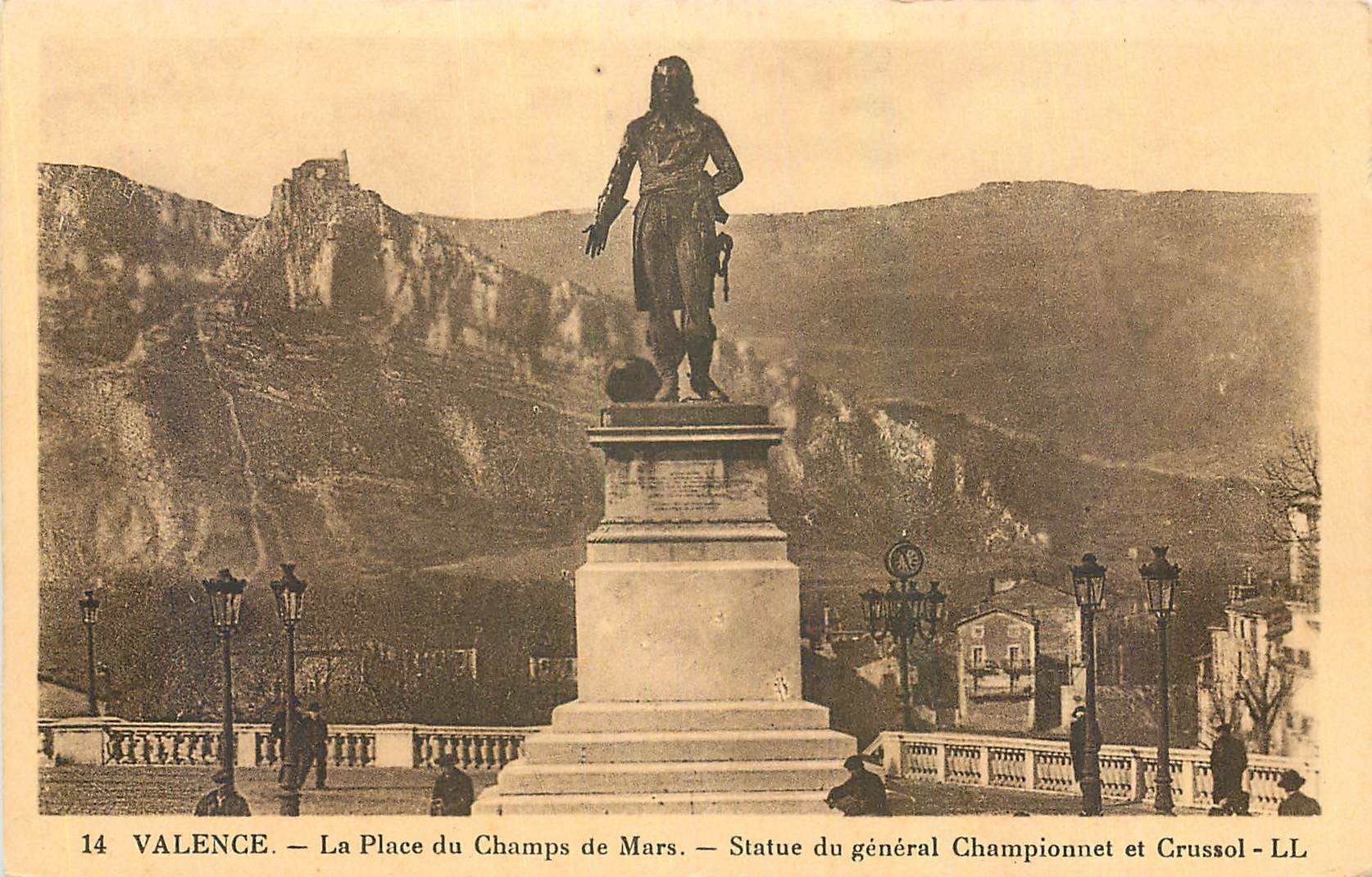 CPA Valence La Place du Champs de Mars Statue du General Championnet et Crussol 