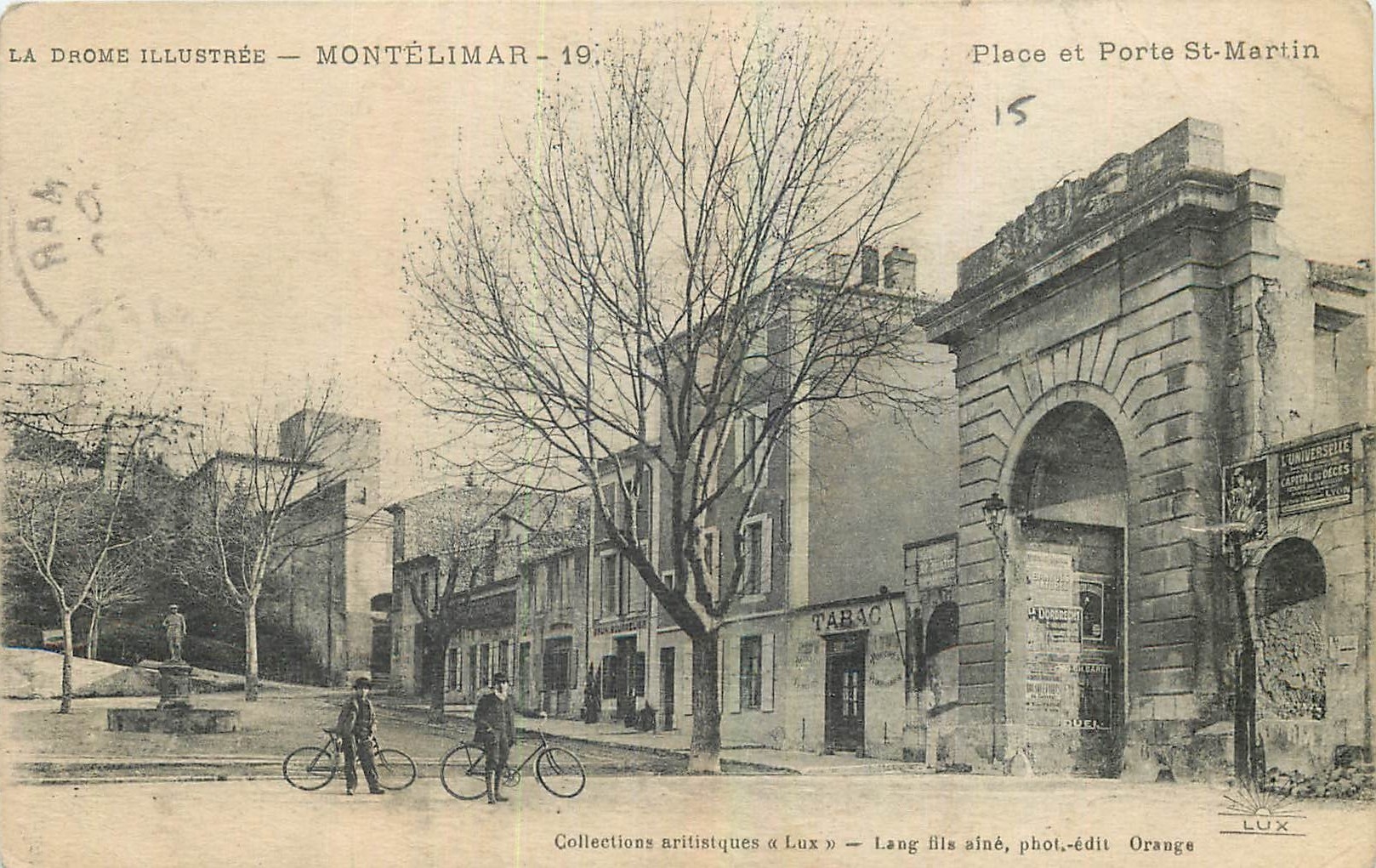 CPA La Drome Illustree Montelimar Place et Porte St Martin Tabac