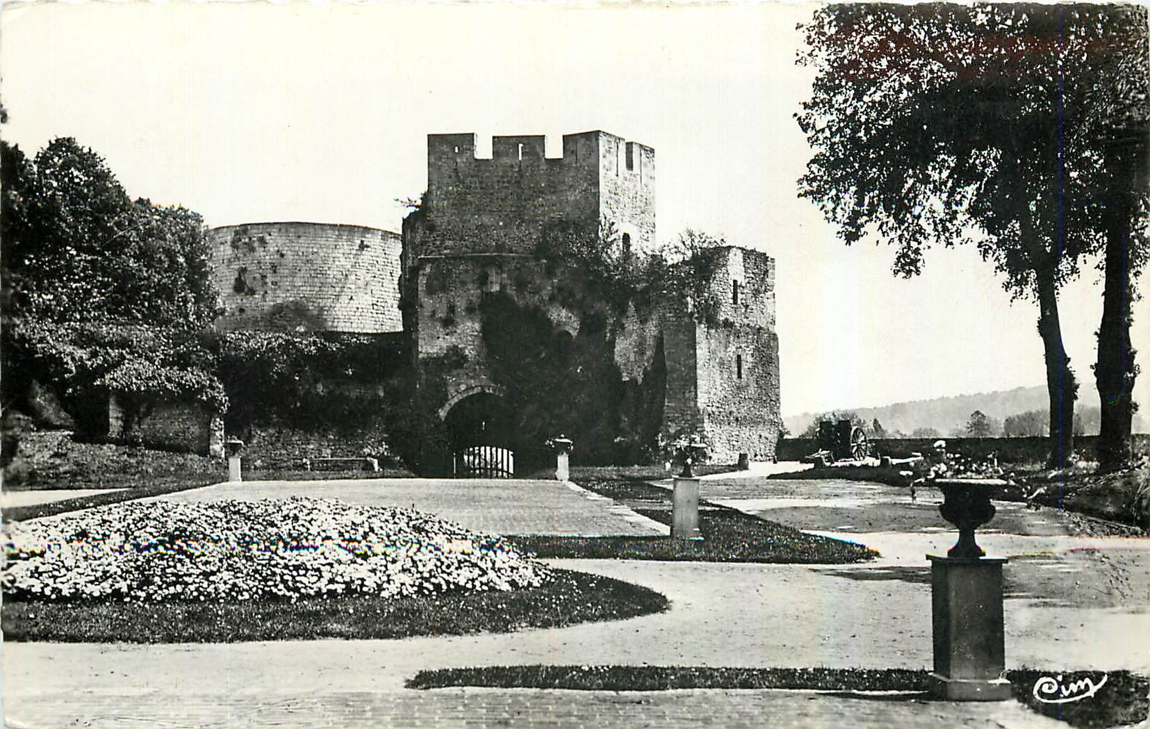 Gisors (Eure) — Château, Tour du Gouverneur et du Prisonnier — Combier Imp. Macon