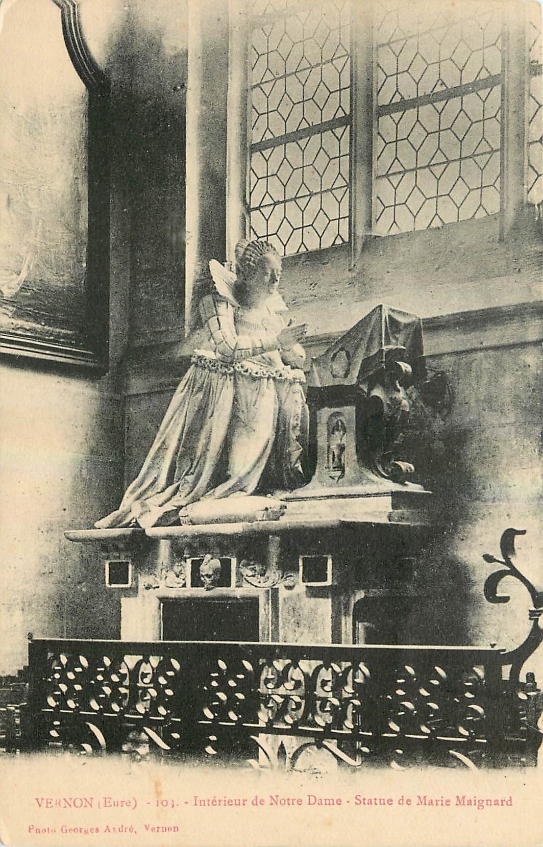CPA Vernon Eure Interieur de Notre Dame Statue de Marie Maignard 