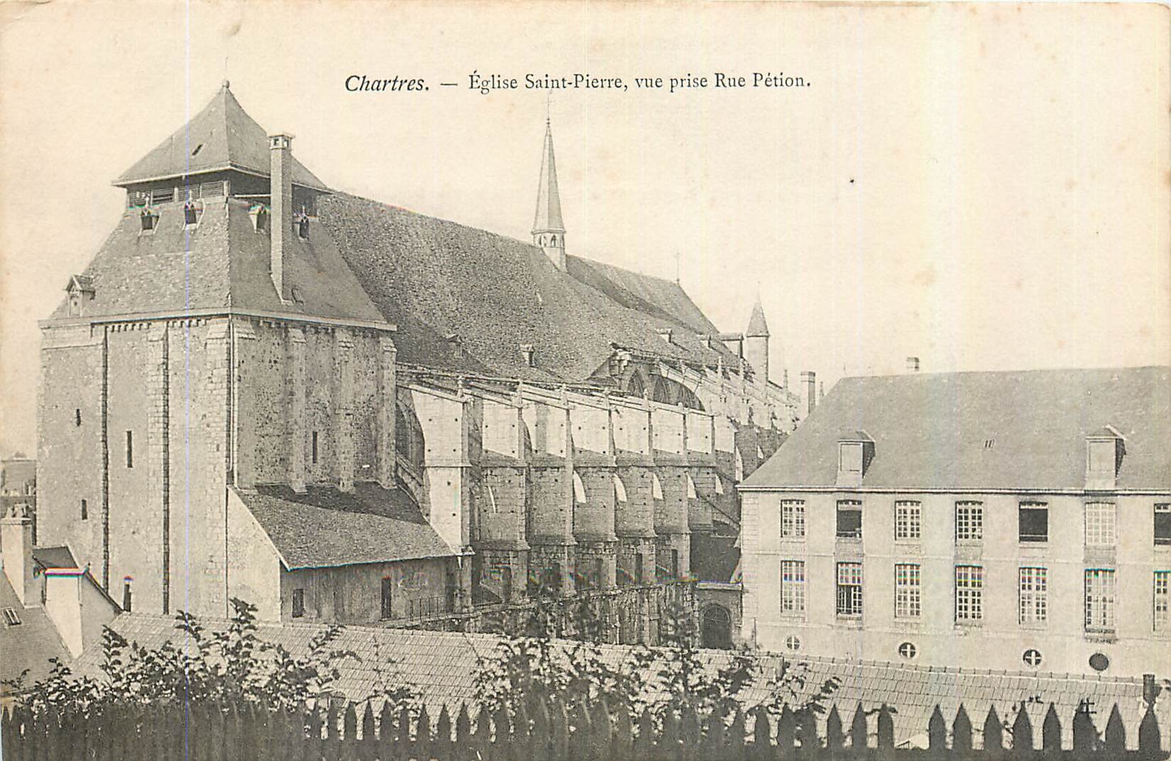 CPA Chartres Eglise Saint Pierre vue Prise Rue Petion 