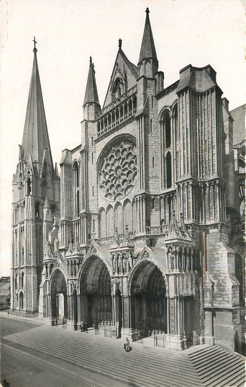 CPA Chartres E & L La cathedrale Le Portail Sud 