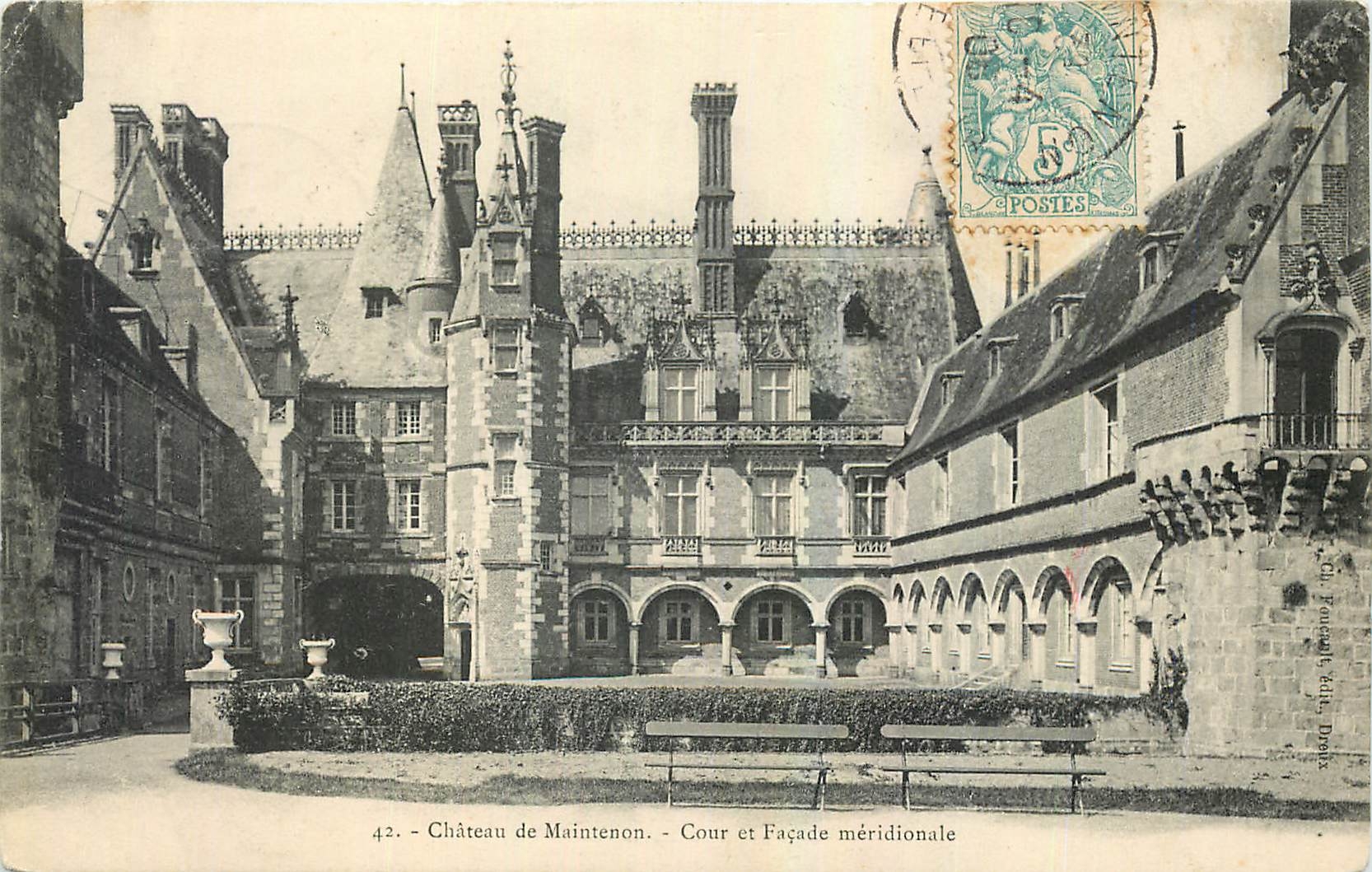 Château de Maintenon - Cour et Façade méridionale — éditeur A. Foucault, édit. Dieppe, n°42
