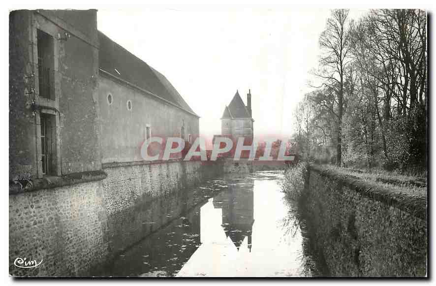 Château de Romilly-sur-Aigre — Vue sur les Douves — Photographie Véritable