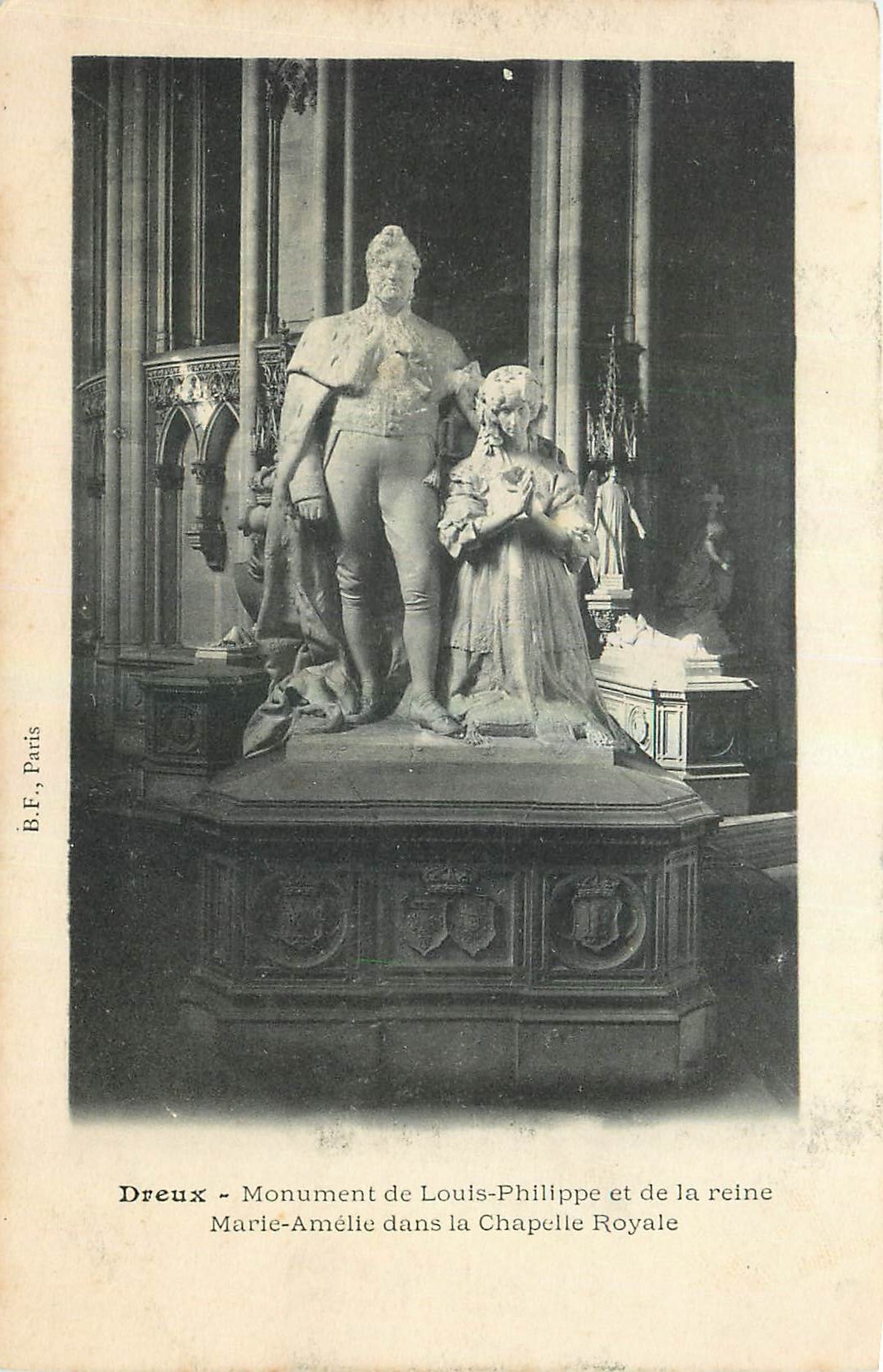 CPA Dreux Monument de Louis Philippe et de la reine Marie Amelie dans la chapelle Royale