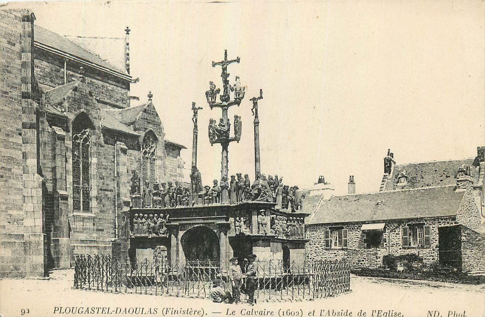 CPA Plougastel Daoulas Finistere Le Calvaire et l'Abside de l'Eglise 
