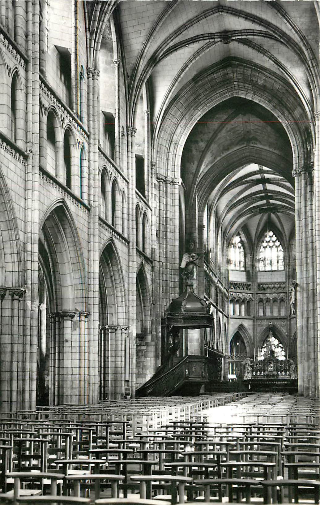 CPM Cathedrale de St Pol de Leon Finistere Nef Centrale 