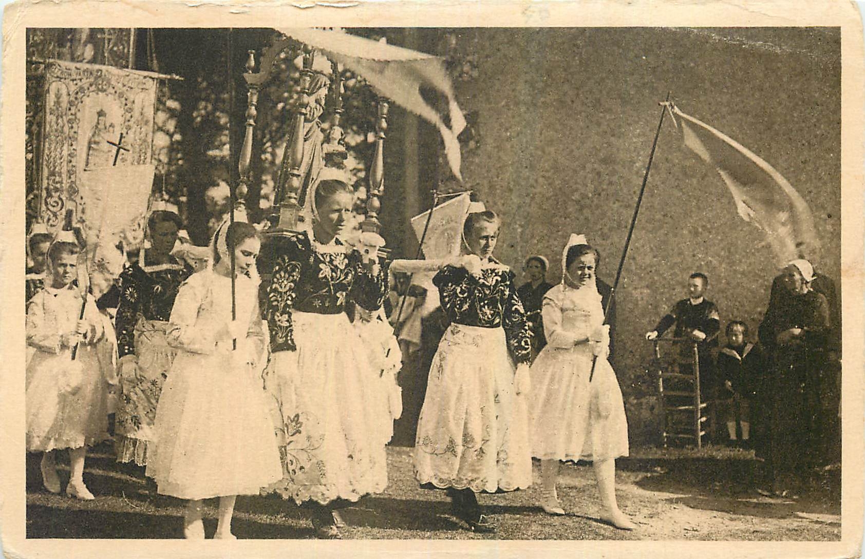 CPA Pardon de Sainte Anne la Palue La Procession 