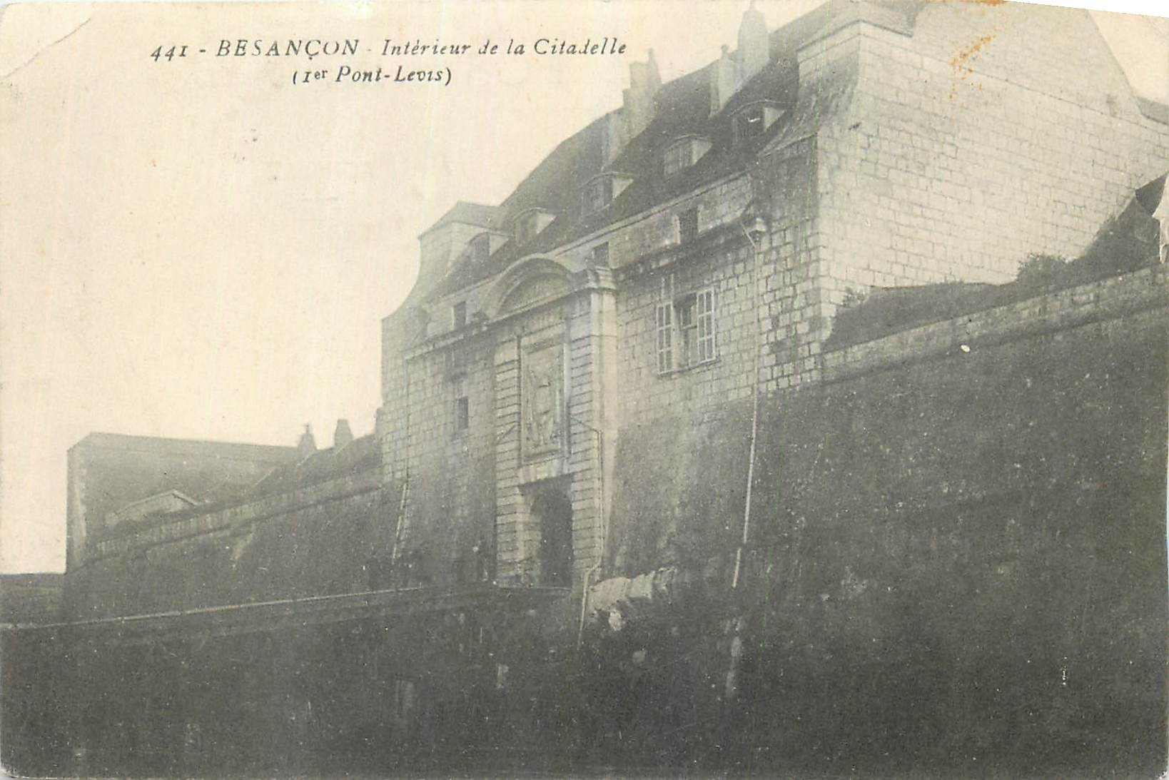 CPA Besancon Interieur de la Citadelle Pont Levis 