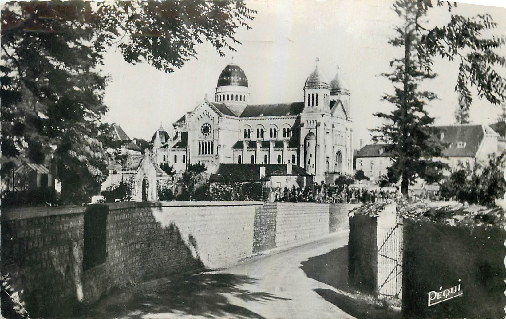 CPM Besancon les Bains Basilique de Saint Ferjeux 