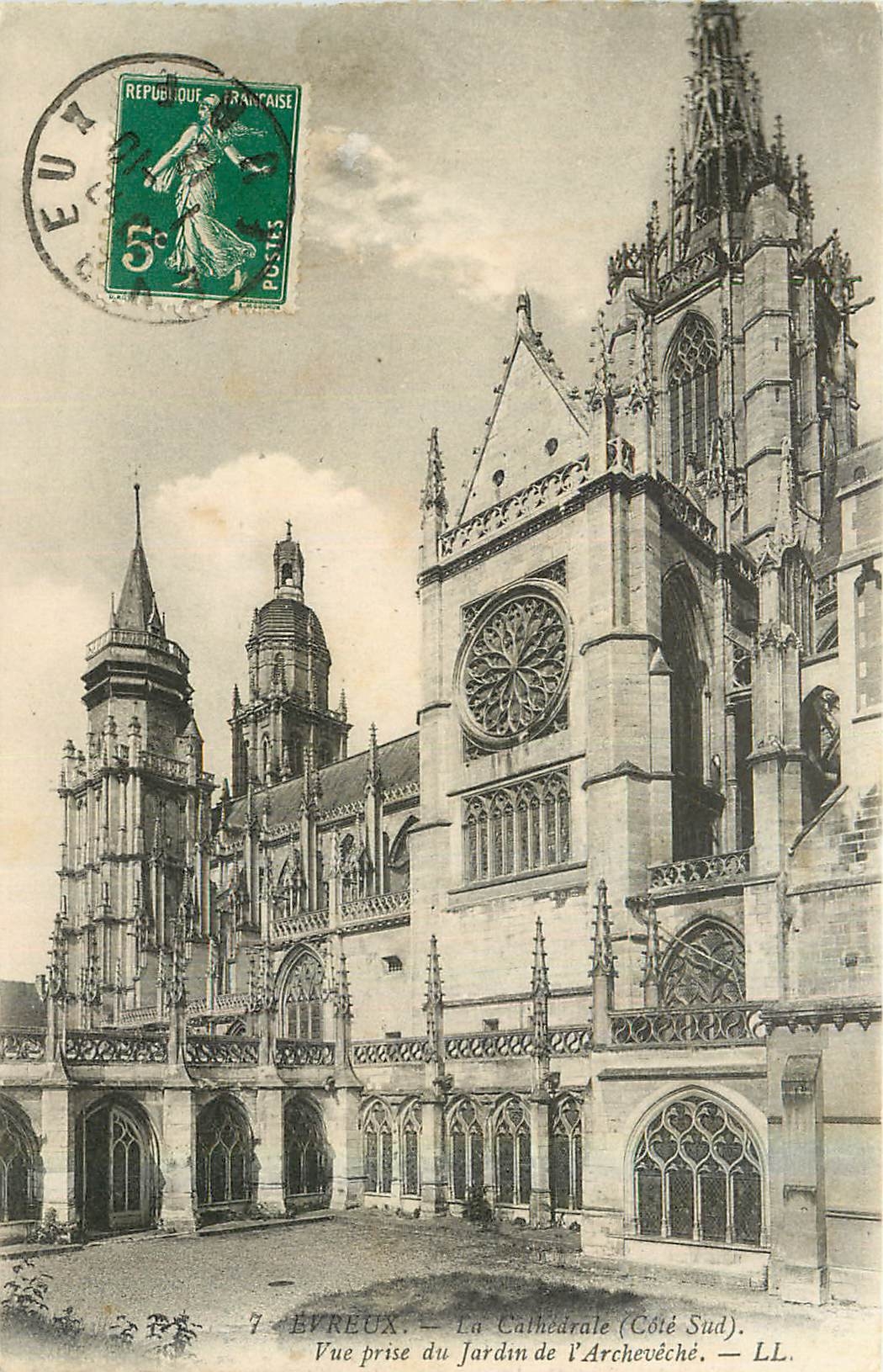 CPA Evreux La Cathedrale Vue prise du Jardin de l'Archeveche 